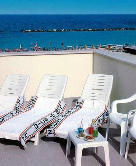 Hotel Saint Tropez Spa & Restaurant Lido Di Savio Buitenkant foto