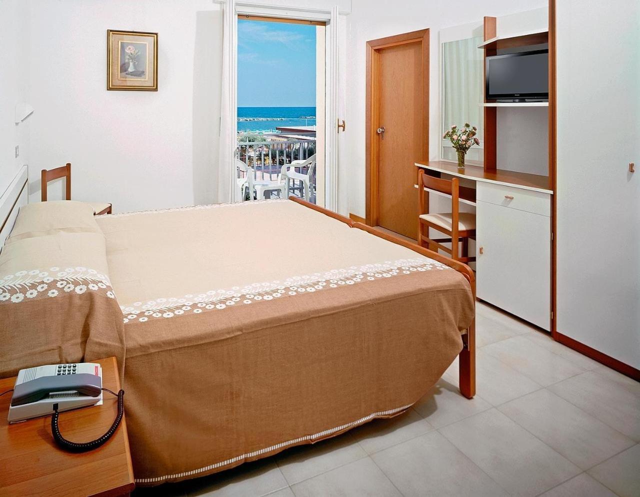 Hotel Saint Tropez Spa & Restaurant Lido Di Savio Buitenkant foto