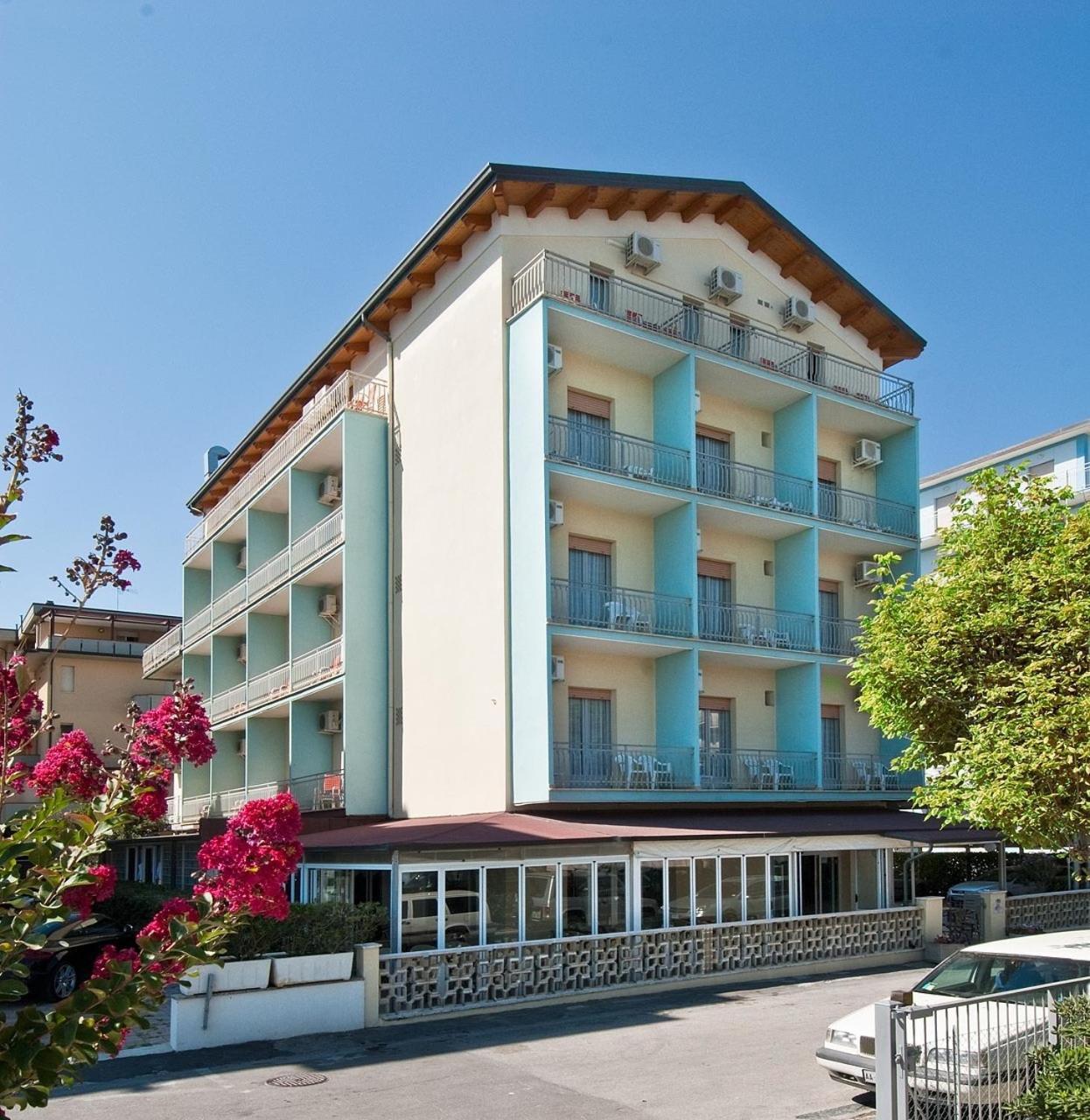 Hotel Saint Tropez Spa & Restaurant Lido Di Savio Buitenkant foto