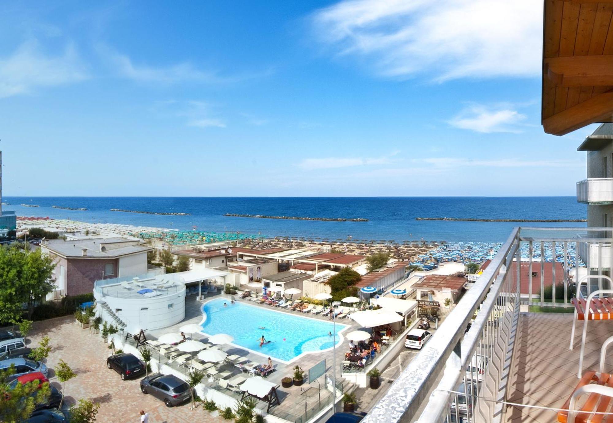 Hotel Saint Tropez Spa & Restaurant Lido Di Savio Buitenkant foto